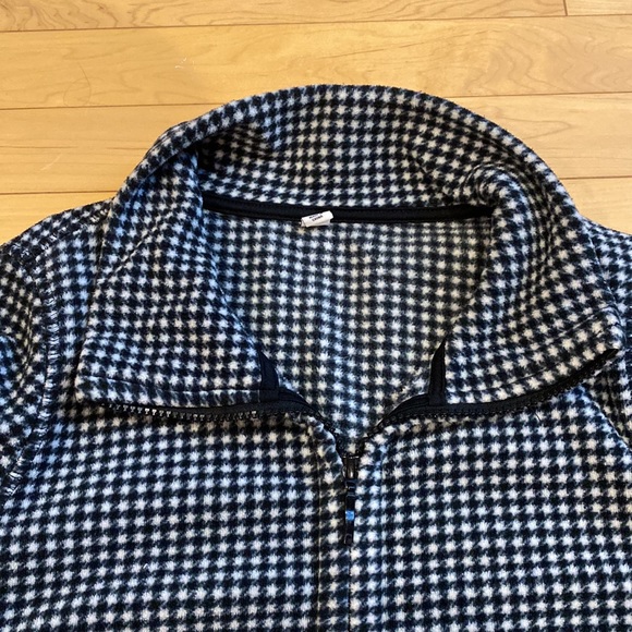 Uniqlo Houndstooth Zip Up Fleece - Picture 2 of 11